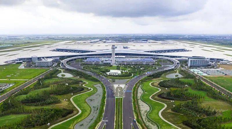 胶东飞机场最新动态，航空情怀与美食惊喜探秘